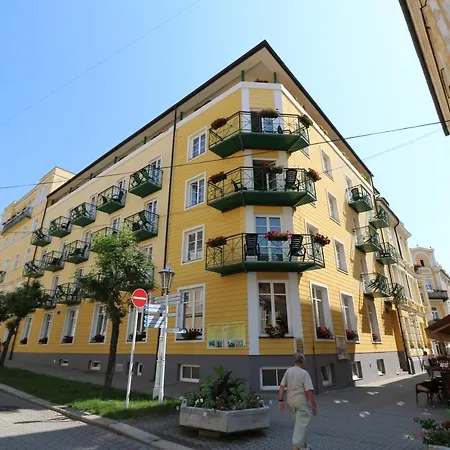 Ld Palace & Kur